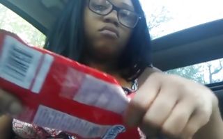 Black whore eats chips in the car and blows dick
